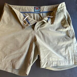 Faherty All Day Shorts 7” size 31 Olive Color